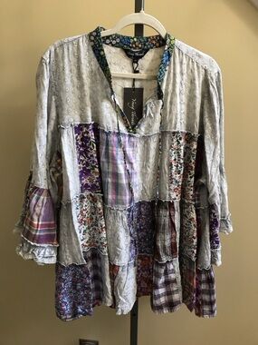 YOUNG THREADS NWT Top Grey Floral Tiered Size Large Xlarge 1X 2x